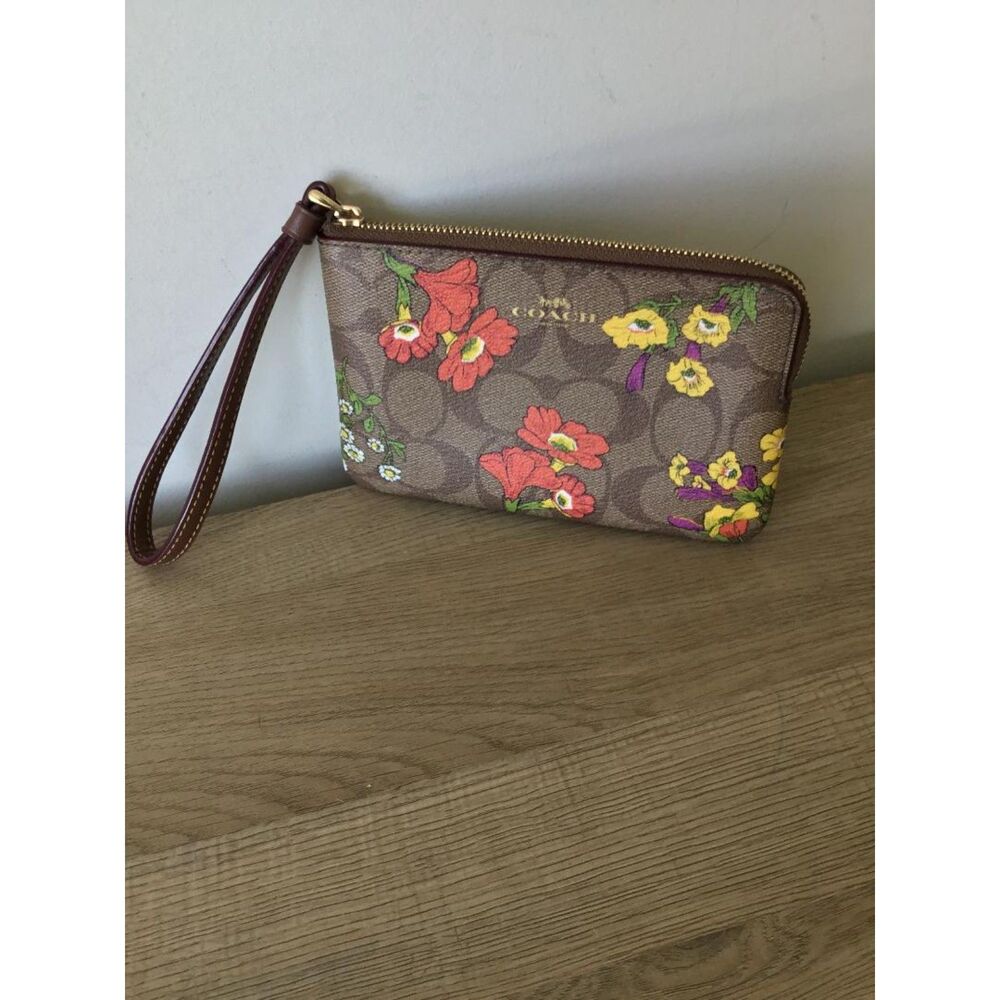 Coach Corner Zip Wristlet Bright Multi Color Floral Print NWT $88